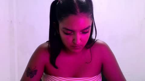 Snapshot of ari_20_ chatting on 07.22.26 Bella online show from 07.22.26