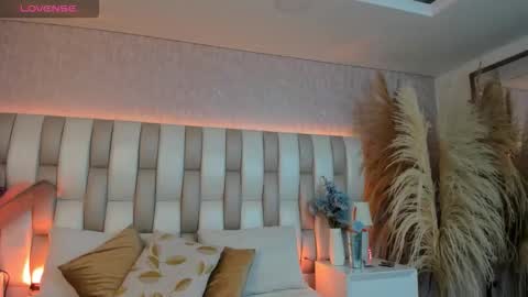 ari_lynn_ online show from 12.02.25