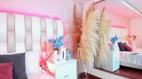 ari_lynn_ online show from 12.23.25