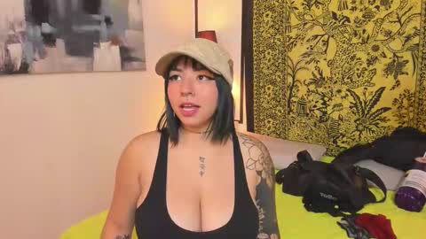 Snapshot of aria_and_orien chatting on 09.15.25 aria y orien online show from 09.15.25