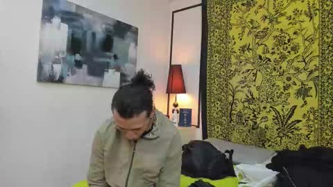 Snapshot of aria_and_orien chatting on 10.14.25 aria y orien online show from 10.14.25