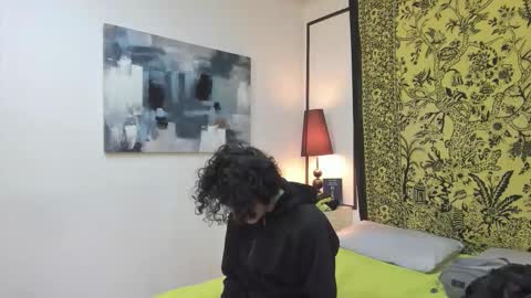 Snapshot of aria_and_orien chatting on 10.28.25 aria y orien online show from 10.28.25