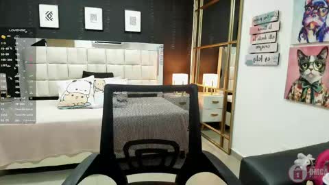 Snapshot of aria_bloomer chatting on 04.30.26 Ari online show from 04.30.26