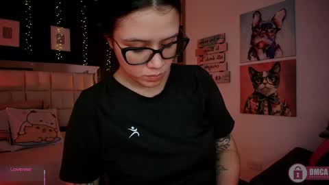 Snapshot of aria_bloomer chatting on 05.04.26 Ari online show from 05.04.26