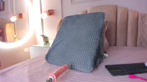 Snapshot of aria_greco chatting on 02.09.25 Aria online show from 02.09.25