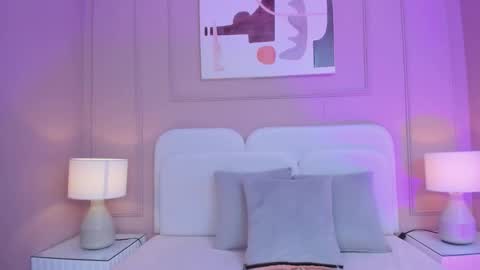 Snapshot of aria_greco chatting on 09.17.25 Aria online show from 09.17.25