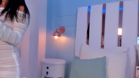 Snapshot of aria_hart chatting on 10.09.25 Aria online show from 10.09.25