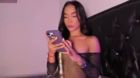 Snapshot of aria_hart chatting on 10.12.25 Aria online show from 10.12.25