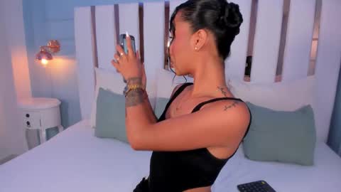 Snapshot of aria_hart chatting on 10.22.25 Aria online show from 10.22.25