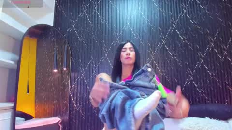 Aria Millers  online show from 10.11.25