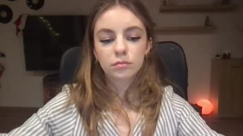 AriaCreazy online show from 12.19.24