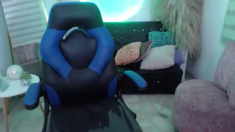Snapshot of ariah_cute chatting on 03.30.26 ariah_cute online show from 03.30.26