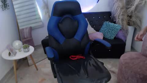 Snapshot of ariah_cute chatting on 04.18.26 ariah_cute online show from 04.18.26