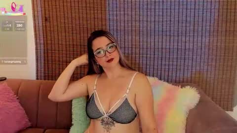 Snapshot of ariana_cross_ chatting on 05.08.26 Ariana Cruz online show from 05.08.26
