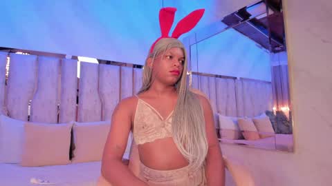 ariana_grande233 online show from 04.13.26