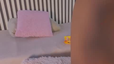 Snapshot of ariana_klart chatting on 06.26.26 Ariana online show from 06.26.26