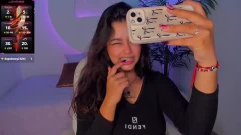 Snapshot of ariana_pierce chatting on 11.21.25 Ariana online show from 11.21.25