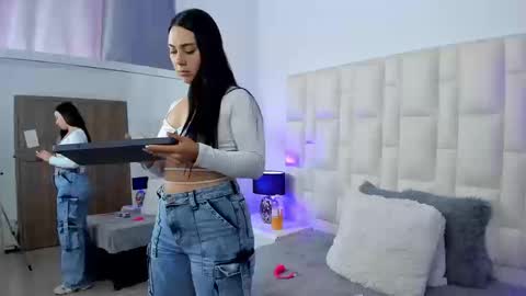  ariana  online show from 09.25.25