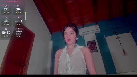 Snapshot of ariana_whitee chatting on 10.27.25 ariana_whitee online show from 10.27.25