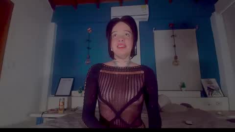 Snapshot of ariana_whitee chatting on 11.13.25 ariana_whitee online show from 11.13.25