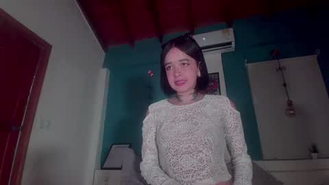 Snapshot of ariana_whitee chatting on 11.19.25 ariana_whitee online show from 11.19.25