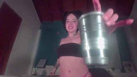 Snapshot of ariana_whitee chatting on 11.20.25 ariana_whitee online show from 11.20.25