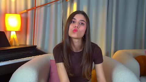 Snapshot of arianaallens chatting on 11.27.25 Ariana online show from 11.27.25