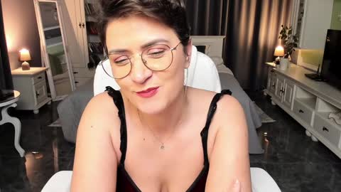 Snapshot of arianasage_ chatting on 01.26.25 Ana online show from 01.26.25