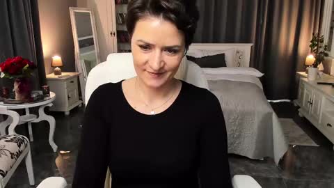 Snapshot of arianasage_ chatting on 02.18.25 Ana online show from 02.18.25