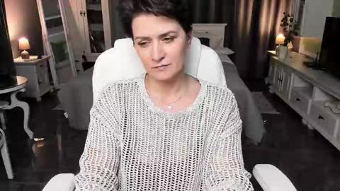 Snapshot of arianasage_ chatting on 03.10.25 Ana online show from 03.10.25