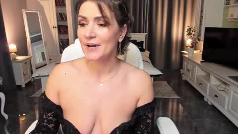 Snapshot of arianasage_ chatting on 12.01.25 Ana online show from 12.01.25