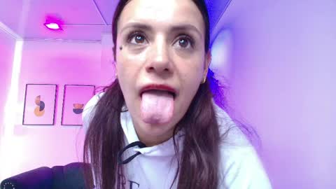 Snapshot of arianna_sweeet chatting on 05.17.26 arianna_sweeet online show from 05.17.26