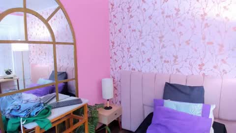 Snapshot of ariannaliss chatting on 10.14.25 Arianna online show from 10.14.25