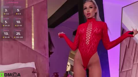 Snapshot of ariannalure chatting on 11.29.25 Arianna online show from 11.29.25