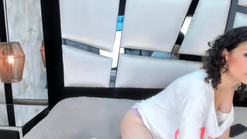 ariannarussell1 online show from 02.18.25