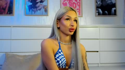 Snapshot of ariannaxo_ chatting on 05.10.26 Arianna online show from 05.10.26