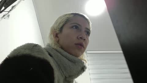 Ari Bunnie  online show from 09.19.25