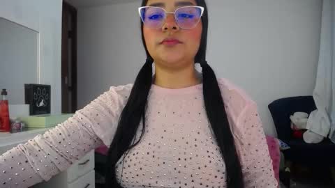 Snapshot of ariel_princess02 chatting on 10.22.25 daniella online show from 10.22.25