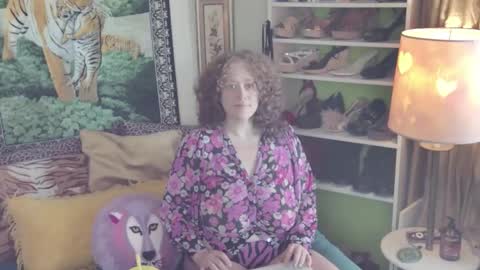 Snapshot of arielabai chatting on 10.30.25 Arielle Ari online show from 10.30.25