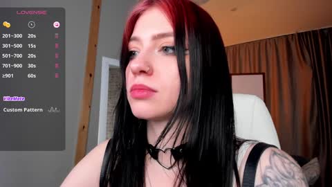 Snapshot of arielabradberry chatting on 12.01.24 Ariel online show from 12.01.24