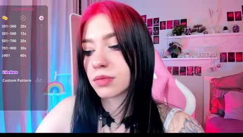 Snapshot of arielabradberry chatting on 12.18.24 Ariel online show from 12.18.24