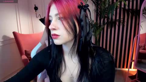 Snapshot of arielabradberry chatting on 02.23.25 Ariel online show from 02.23.25