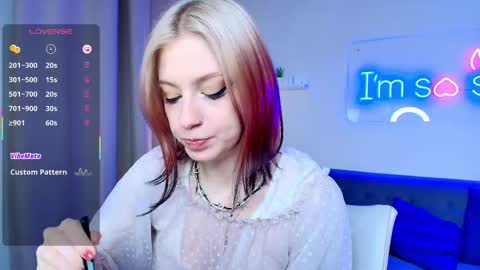 Snapshot of arielabradberry chatting on 11.26.25 Ariel online show from 11.26.25