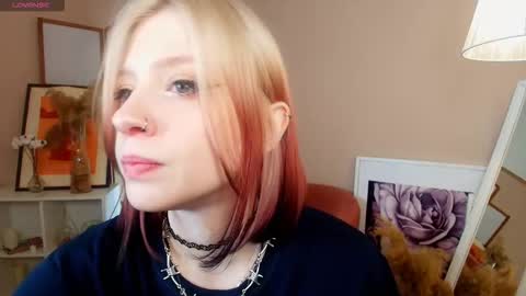 Snapshot of arielabradberry chatting on 12.04.25 Ariel online show from 12.04.25