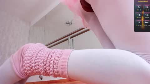 A R I   online show from 11.23.25