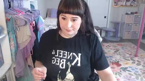 Snapshot of arielle_cleo chatting on 02.24.26 Ari online show from 02.24.26