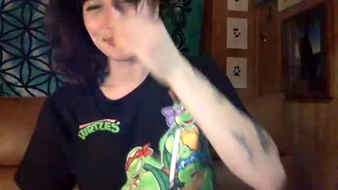 Snapshot of arielwyld chatting on 02.08.25 ariel colin when hes here online show from 02.08.25