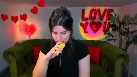 Snapshot of arigraynor chatting on 02.28.25 Ari online show from 02.28.25