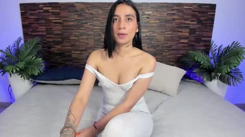 Snapshot of ariiaa_1 chatting on 10.21.25 ARIANNA online show from 10.21.25