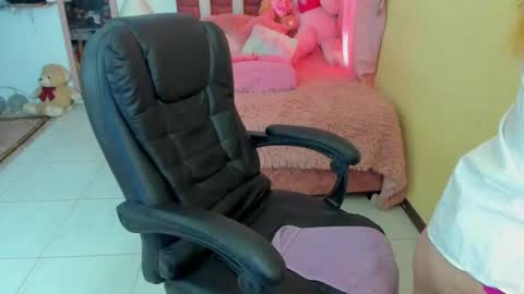 Snapshot of arisha_katy1 chatting on 01.10.26 arisha_katy1 online show from 01.10.26